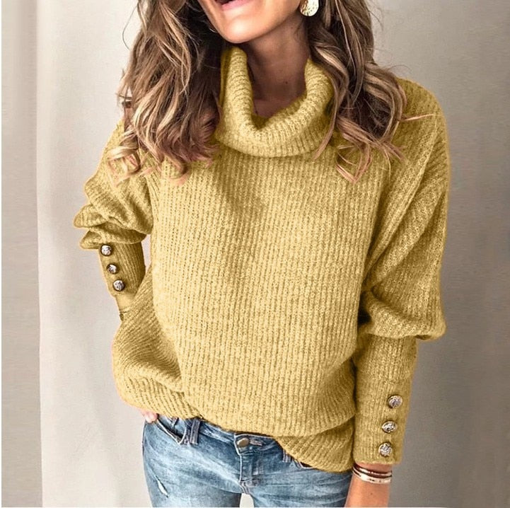 Pull à col roulé tricoté pour femme | Détail boutons aux manches