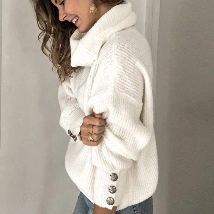 Pull à col roulé tricoté pour femme | Détail boutons aux manches